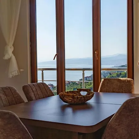 Holiday home Manzarasiyla Bueyueleyen Luex *