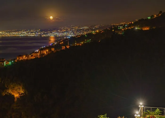 Manzarasiyla Bueyueleyen Luex Trabzon