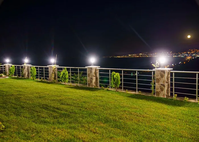 Semesterbostad Manzarasiyla Bueyueleyen Luex *