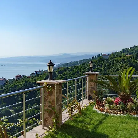 Tatil Evi Manzarasıyla Büyüleyen Lüx