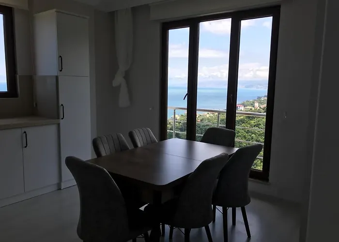 Manzarasiyla Bueyueleyen Luex Трабзон