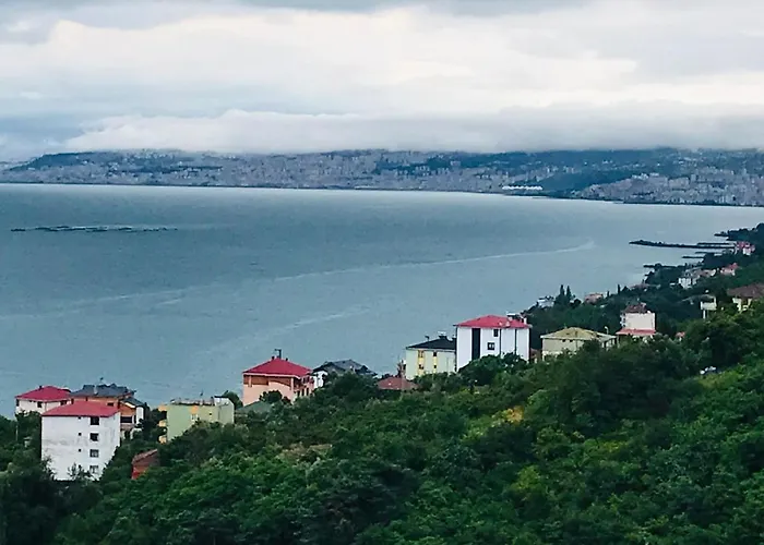 Manzarasiyla Bueyueleyen Luex Трабзон